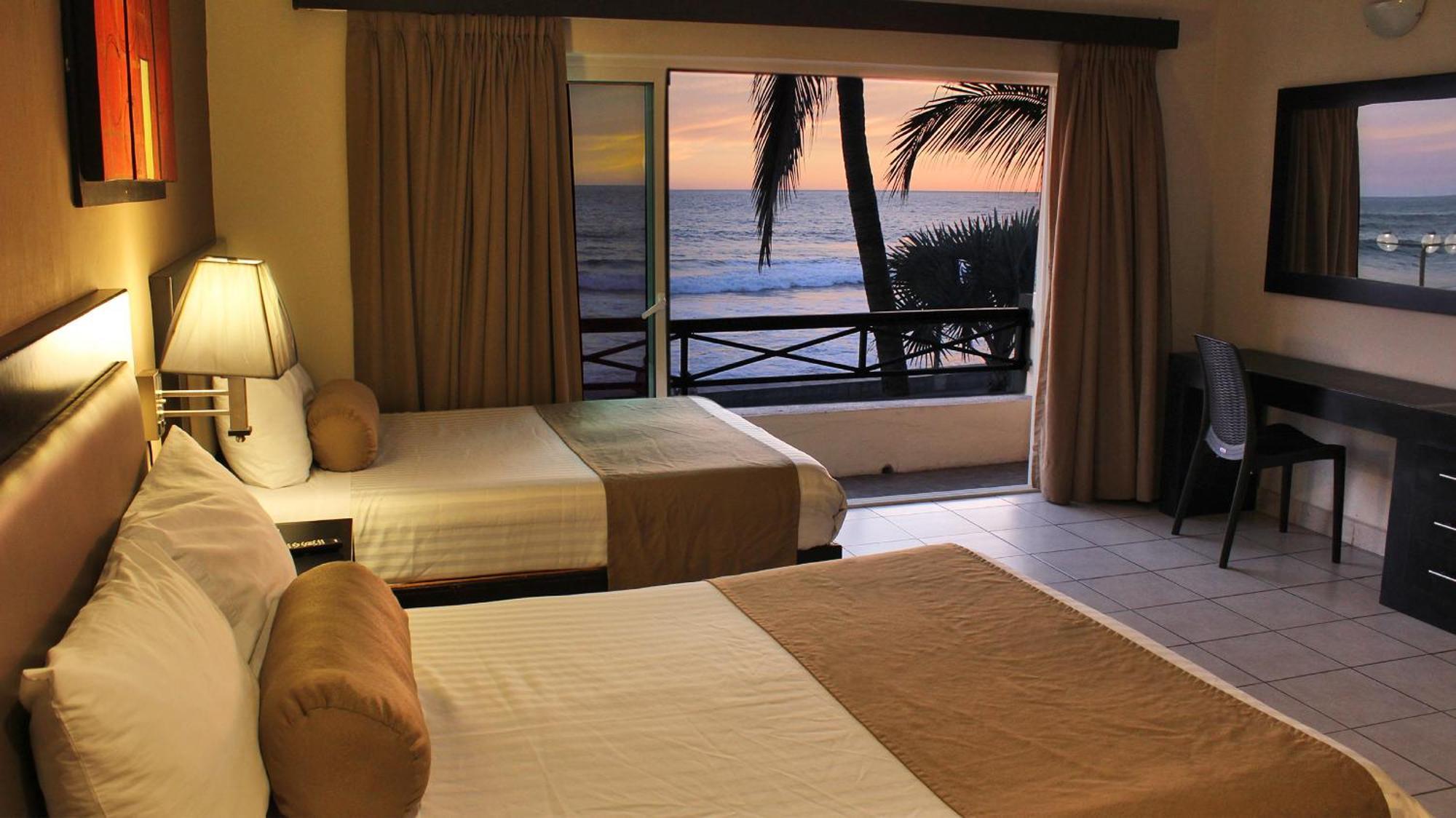 Hotel La Siesta Malecon Mazatlan Ngoại thất bức ảnh
